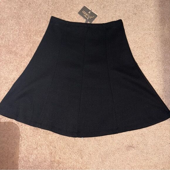 ESSENTIALS NWT Black Textured A-Line Skirt with Seamed Panels - Size M - Picture 3 of 4